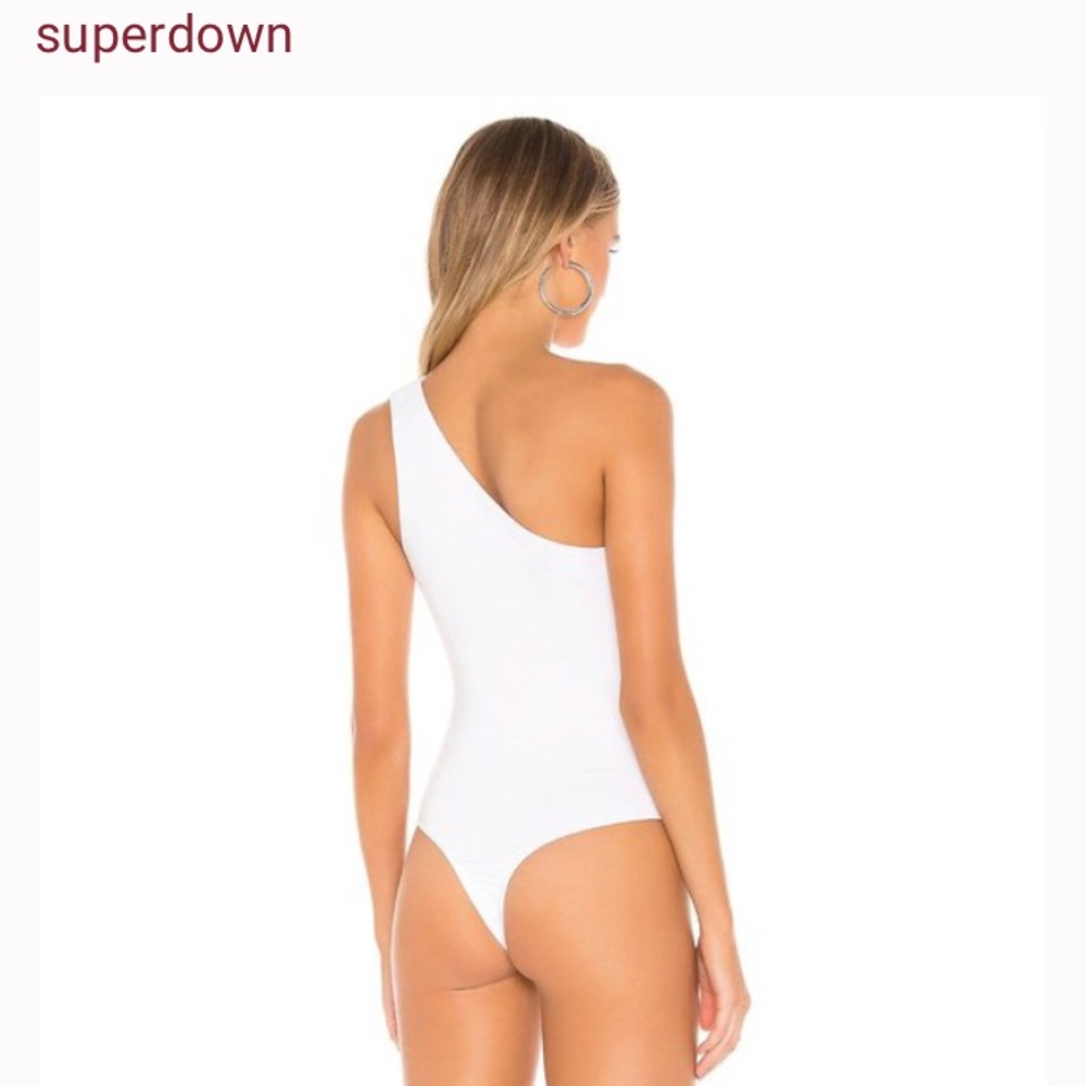 Revolve Superdown Devonne One Shoulder Bodysuit I… - image 4